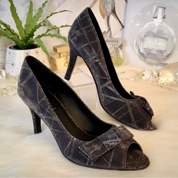 Vaneli di notte Black and Platinum Metallic Plaid Peep-Toe Heels - Picture 2 of 11